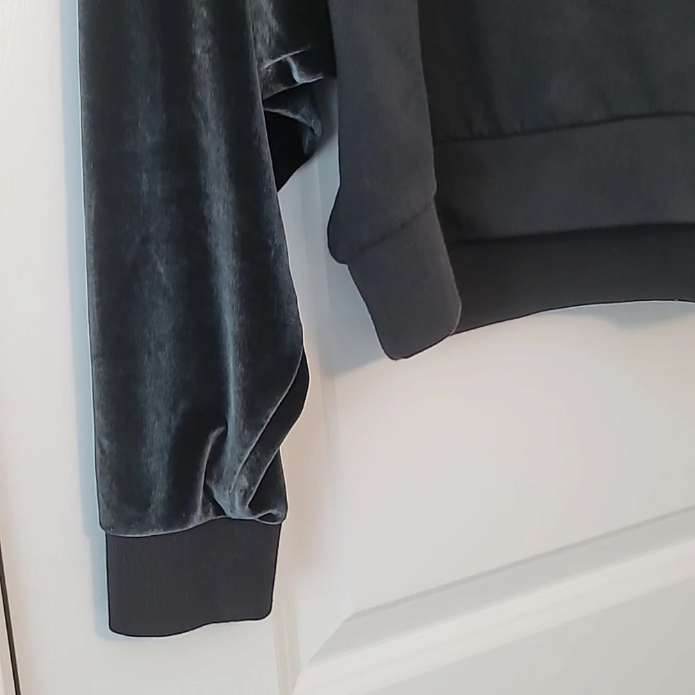 Victoria's Secret Black Velvet Hoodie - Picture 4 of 9